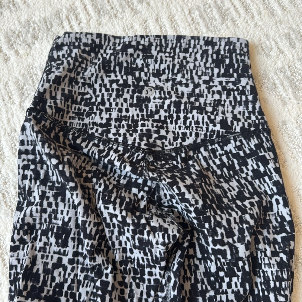 Lululemon legging - Picture 3 of 3